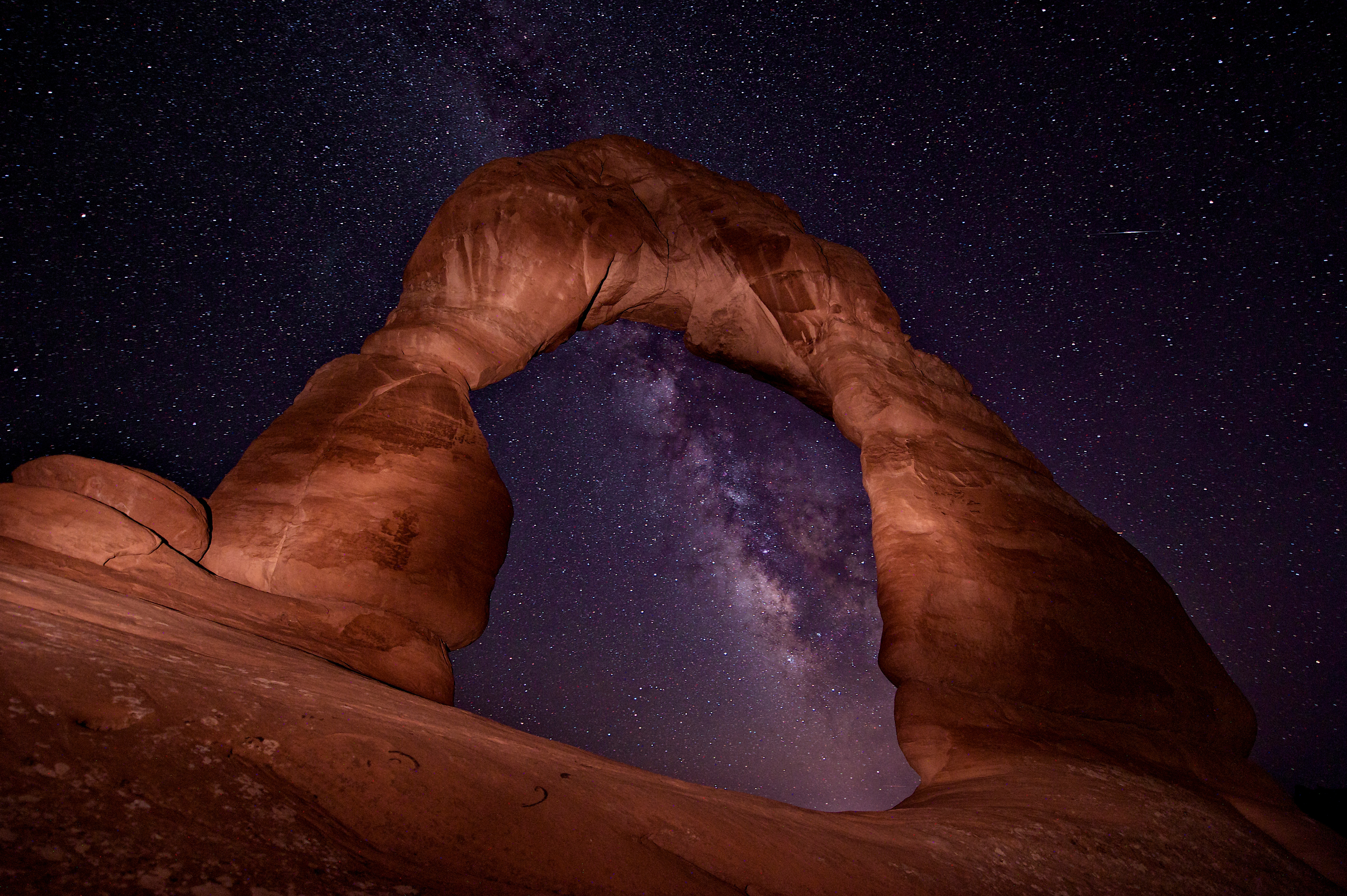 Delicate Arch in Arches National Park, Utah, at night
