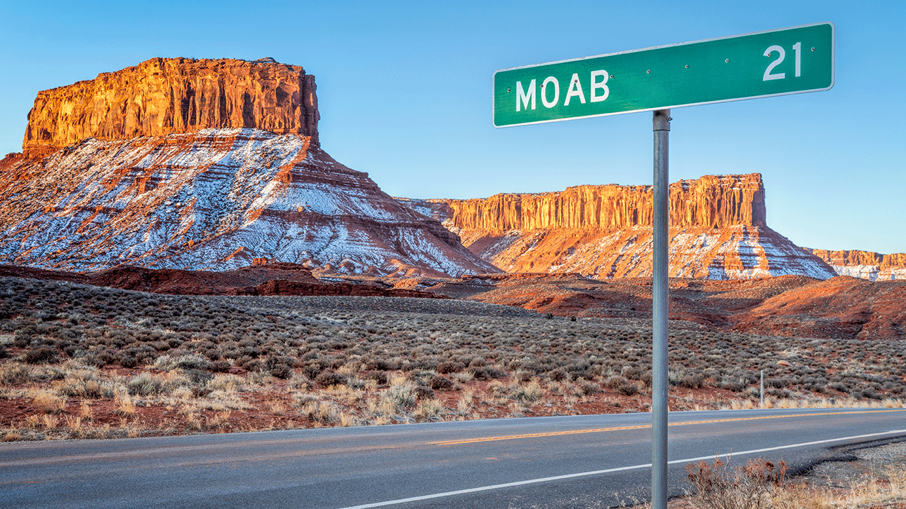 Road sign reading "Moab 21"