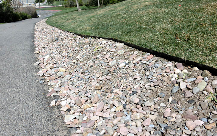 rock mulch lining sidewalk