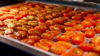 Drying tomatoes in oven
