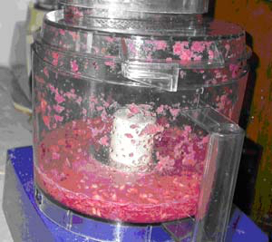 Extracting pomegranate juice