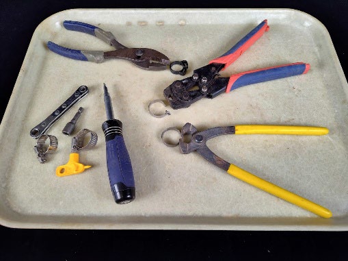 Tools in order to fasten clamps