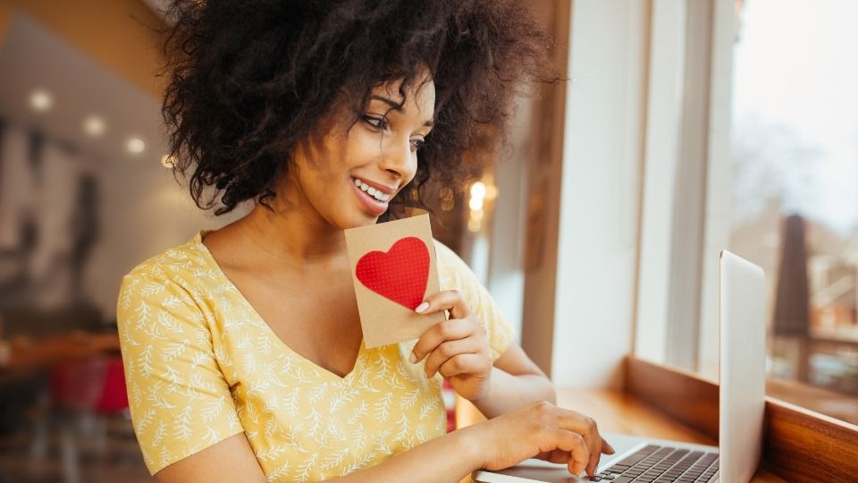 Pros and Cons of Online Dating in Later Life