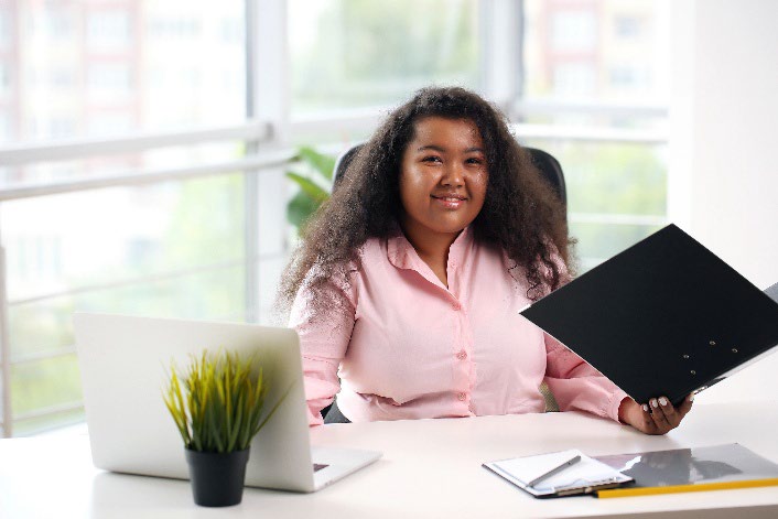 A women sitting at a desk.